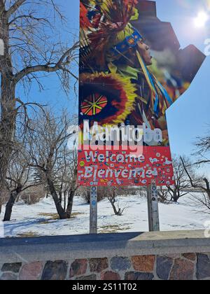 Benvenuto nel cartello della provincia di Manitoba al confine tra Manitoba e Saskatchewan a Kirkella, Manitoba, Canada Foto Stock