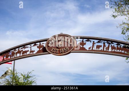 Temecula, California, Stati Uniti - 04-08-2019: Una veduta del cartello d'ingresso che sovrasta il centro di Temecula. Foto Stock