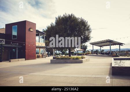 Temecula, California, Stati Uniti - 04-08-2019: Una vista dell'area plaza presso i vigneti e le aziende vinicole Callaway. Foto Stock