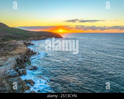 Alba sul mare da Putty Beach n Bouddi National Park a Killcare Heights sulla Central Coast, NSW, Australia. Foto Stock