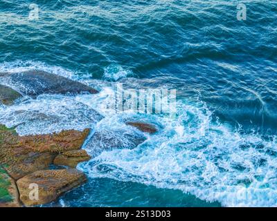 Alba sul mare da Putty Beach n Bouddi National Park a Killcare Heights sulla Central Coast, NSW, Australia. Foto Stock