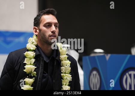 Riyadh, Arabia Saudita. 30 dicembre 2024. Inter Milan Hakan Calhanoglu arrivo all'Aeroporto Internazionale King Khalid durante l'EA Sports FC Supercup 2024/2025 - Sport, calcio - Riyadh, Arabia Saudita - lunedì 30 dicembre 2024 (foto di massimo Paolone/LaPresse) crediti: LaPresse/Alamy Live News Foto Stock