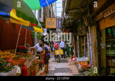 Binondo, Manila, Filippine. 17 novembre 2022. Strada colorata nella Chinatown di Manila. Foto Stock