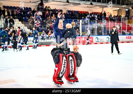 Jubel, Freude bei Andreas Andy Jenike (Iserlohn Roosters, #92), GER, Iserlohn Roosters vs. Duesseldorfer EG, Eishockey, Penny-DEL, 32. Spieltag, Spielzeit 2024/2025, 30.12.2024, foto: Jonas Brockmann/Eibner-Pressefoto Foto Stock