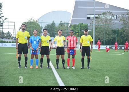 Bengaluru, India. 30 dicembre 2024. Il Padukone-Dravid Centre for Sports Excellence di Bengaluru ha assistito a un'impressionante dimostrazione di punteggio mentre la squadra di calcio femminile dell'India dominava le Maldive con una strabiliante vittoria per 14-0 nella loro amichevole internazionale inaugurale lunedì. Bengaluru, India. Credito: Ranjith Kumar/Alamy Live News. Foto Stock