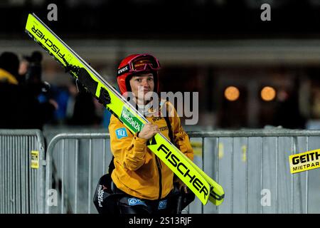 Garmisch Partenkirchen, Germania. 30 dicembre 2024. Katharina Schmid (Deutschland) Tour di due notti Garmisch Partenkirchen Training und Qualifikation Frauen Saison 2024/25, Garmisch-Partenkirchen, Olympiaschanze AM 30.12.2024 credito: dpa/Alamy Live News Foto Stock