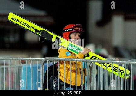 Garmisch Partenkirchen, Germania. 30 dicembre 2024. Katharina Schmid (Deutschland) Tour di due notti Garmisch Partenkirchen Training und Qualifikation Frauen Saison 2024/25, Garmisch-Partenkirchen, Olympiaschanze AM 30.12.2024 credito: dpa/Alamy Live News Foto Stock