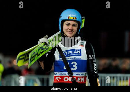 Garmisch Partenkirchen, Germania. 30 dicembre 2024. Lara Malsiner (italiano) Tour di due notti Garmisch Partenkirchen Training und Qualifikation Frauen Saison 2024/25, Garmisch-Partenkirchen, Olympiaschanze AM 30.12.2024 credito: dpa/Alamy Live News Foto Stock