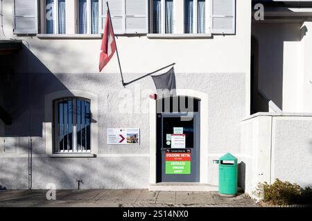 Lugano, Svizzera - 23 dicembre 2024: Facciata della stazione funicolare al Monte Bre Foto Stock