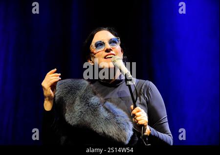 Die Schweizer Jazz-Sängerin Erika Stucky im Essener Grillo-Theater. La cantante jazz svizzera Erika Stucky a Essen. Essen NRW DEUDEGERMANYDEUTSCHLANDALLEMAGNE Foto Stock