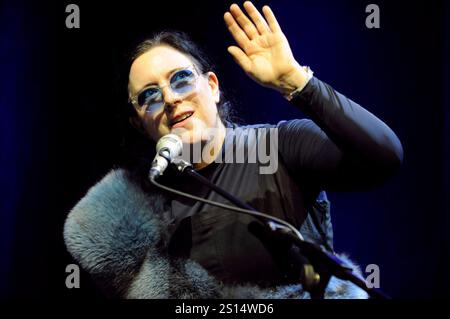 Die Schweizer Jazz-Sängerin Erika Stucky im Essener Grillo-Theater. La cantante jazz svizzera Erika Stucky a Essen. Essen NRW DEUDEGERMANYDEUTSCHLANDALLEMAGNE Foto Stock