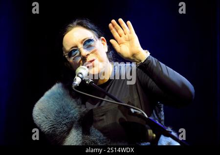 Die Schweizer Jazz-Sängerin Erika Stucky im Essener Grillo-Theater. La cantante jazz svizzera Erika Stucky a Essen. Essen NRW DEUDEGERMANYDEUTSCHLANDALLEMAGNE Foto Stock