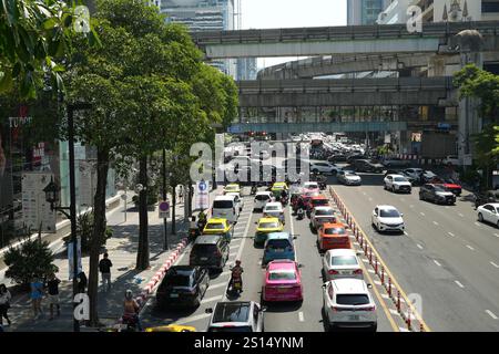 Bangkok, Thailandia, 20 novembre 2024: Ingorgo stradale a Bangkok Foto Stock