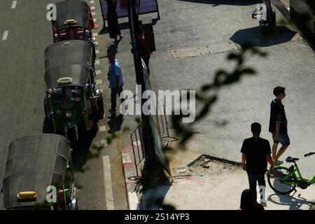 Bangkok, Thailandia, 20 novembre 2024: Tuk tuk, taxi tradizionale tailandese a Bangkok Thailandia Foto Stock
