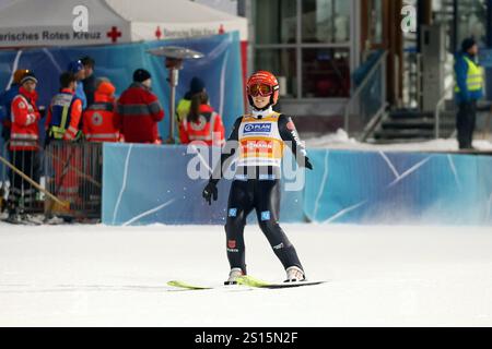 Garmisch Partenkirchen, Germania. 31 dicembre 2024. Katharina Schmid (SC Oberstdorf) beim FIS Weltcup Skispringen Women Garmisch-Partenkirchen 2024 crediti: dpa/Alamy Live News Foto Stock