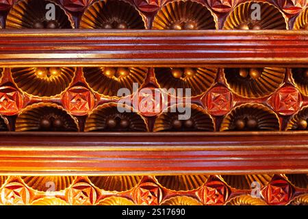 Casa Vicens Barcellona Spagna - ottobre 2023: Gli interni presentano vivaci motivi decorativi e texture create da Gaudí, che mettono in risalto l'esclusiva a Foto Stock