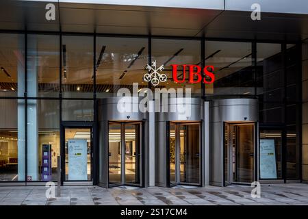 UBS London 5 Broadgate nella città di Londra - gli uffici UBS, progettati dagli architetti MAKE Ken Shuttleworth, sono stati aperti nel 2016 Foto Stock