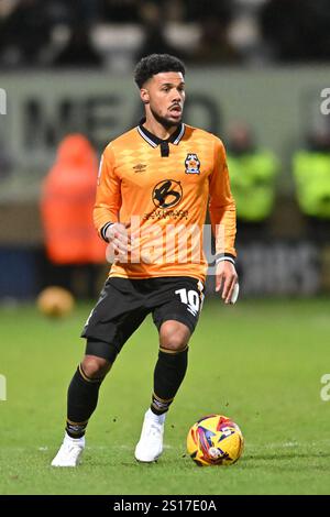 Elias Kachunga (10 Cambridge United) controlla la palla durante la partita Sky Bet League 1 tra Cambridge United e Reading al Cledara Abbey Stadium di Cambridge, mercoledì 1 gennaio 2025. (Foto: Kevin Hodgson | mi News) crediti: MI News & Sport /Alamy Live News Foto Stock