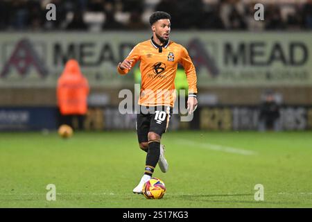 Elias Kachunga (10 Cambridge United) prosegue durante la partita Sky Bet League 1 tra Cambridge United e Reading al Cledara Abbey Stadium di Cambridge, mercoledì 1 gennaio 2025. (Foto: Kevin Hodgson | mi News) crediti: MI News & Sport /Alamy Live News Foto Stock