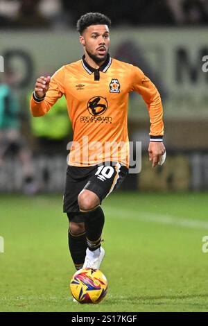 Elias Kachunga (10 Cambridge United) controlla la palla durante la partita Sky Bet League 1 tra Cambridge United e Reading al Cledara Abbey Stadium di Cambridge, mercoledì 1 gennaio 2025. (Foto: Kevin Hodgson | mi News) crediti: MI News & Sport /Alamy Live News Foto Stock