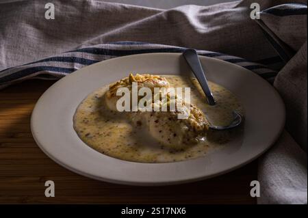 Il dolce indiano Rasgulla conosciuto anche come Rosogolla, Rosogolla, Rasagola, RasGulla, Anguri Rasgulla o Angoori Rasgulla è un dessert sciropposo popolare in India Foto Stock