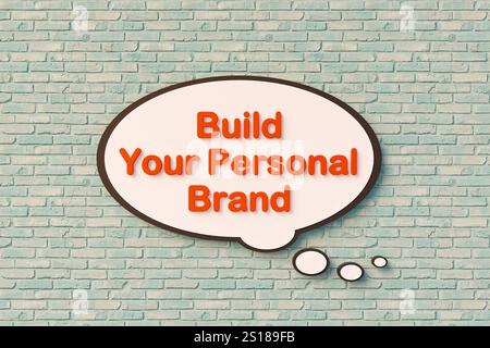 Crea il tuo marchio personale. Crea il tuo marchio personale. Bolla di discorso, lettere arancioni contro il muro. Ispirazione, marketing, auto-pubblicazione, BL Foto Stock