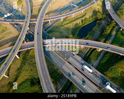 Veduta aerea di un'autostrada di interscambio a quadrifoglio, l'Haque, Paesi Bassi Foto Stock