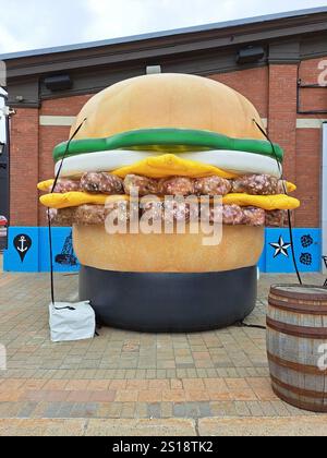 Hamburger gigante presso la Garrison Brewing Company nel distretto portuale di Halifax, nuova Scozia, Canada Foto Stock