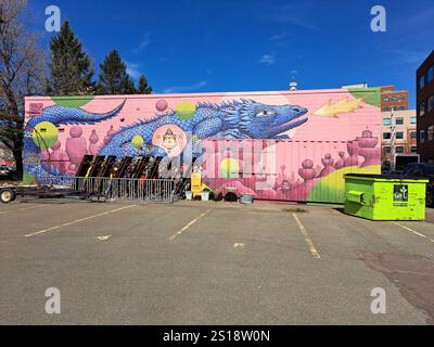 Murale di drago barbato su Assomption Blvd nel centro di Moncton, New Brunswick, Canada Foto Stock