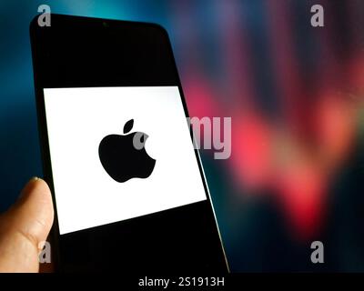 SUQIAN, CINA - 2 GENNAIO 2025 - Una foto di illustrazione mostra il LOGO Apple a Suqian, provincia di Jiangsu, Cina, 2 gennaio 2025. Foto Stock