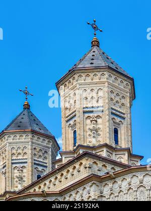 Chiesa dei tre Santi Gerarchi a Iasi, Romania. Monastero dei tre gerarchi con dettagli architettonici di intaglio in pietra. Foto Stock