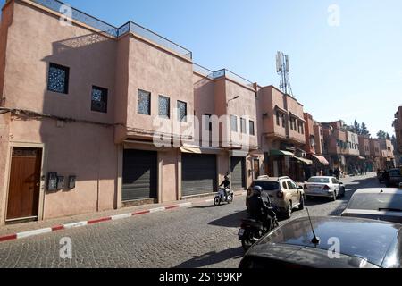 edifici di colore rosso nella vecchia città medina di marrakech, marocco Foto Stock