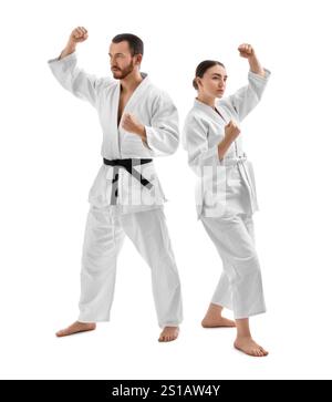 Combattenti di Karate in uniforme su sfondo bianco Foto Stock