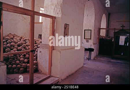 Casa di ossa per 7000 monaci, teschi, monastero di Santa Caterina, penisola del Sinai, Egitto, settembre 19899 Foto Stock