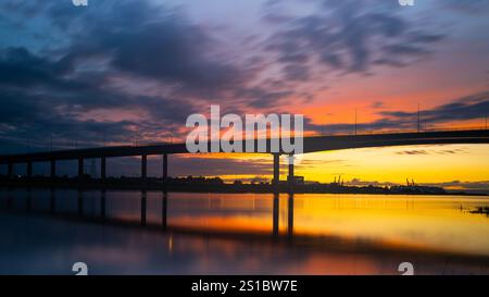 Ponte di Avonmouth Road a Bristol, Regno Unito, al tramonto Foto Stock