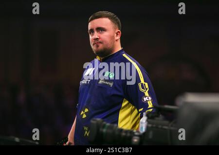 Londra, Regno Unito. 2 gennaio 2025. Luke Littler durante la semifinale del Paddy Power World Darts Championship tra Stephen Bunting e Luke Littler ad Alexandra Palace, Londra, Inghilterra, Regno Unito il 2 gennaio 2025 Credit: Every Second Media/Alamy Live News Foto Stock