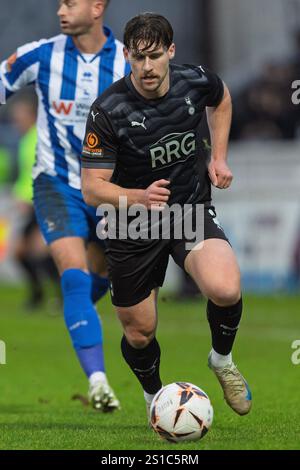 Il Reagan Ogle dell'Oldham Athletic viene visto in azione durante la partita della Vanarama National League tra l'Hartlepool United e l'Oldham Athletic al Victoria Park di Hartlepool, mercoledì 1 gennaio 2025. (Foto: Mark Fletcher | mi News) crediti: MI News & Sport /Alamy Live News Foto Stock