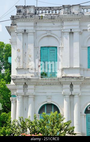 Vista parziale della National Library of India, è la più grande biblioteca dell'India per volume, situata a Belvedere, Kolkata, Bengala Occidentale, India Foto Stock