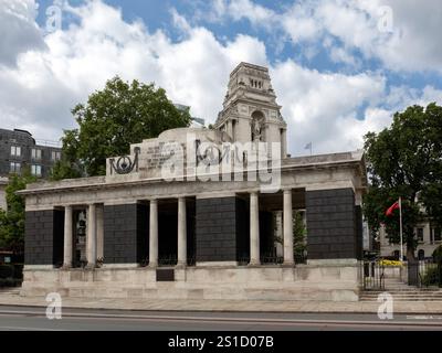 Londra, Regno Unito - 14 luglio 2021: Vista del Mercantile Marine War Memorial (progettato da Sir Edwin Lutyens) su Tower Hill Foto Stock