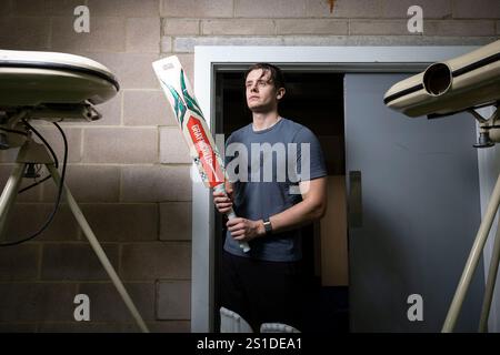 il battitore inglese Jamie Smith, e il suo allenatore, l'ex giocatore inglese Mark Stoneman, praticavano insieme all'Epsom College, Surrey, Inghilterra. Foto Stock