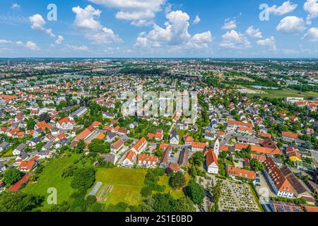 Vista aerea di Stadtbergen sul bordo orientale del Parco naturale delle foreste occidentali di Augusta Foto Stock