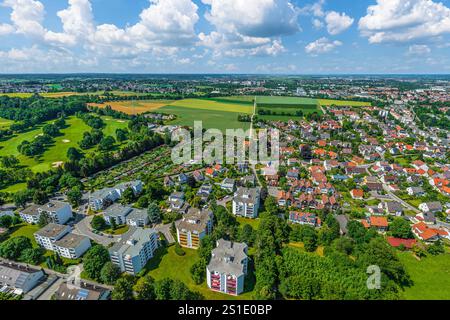 Vista aerea di Stadtbergen sul bordo orientale del Parco naturale delle foreste occidentali di Augusta Foto Stock