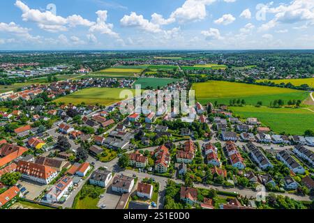 Vista aerea di Stadtbergen sul bordo orientale del Parco naturale delle foreste occidentali di Augusta Foto Stock