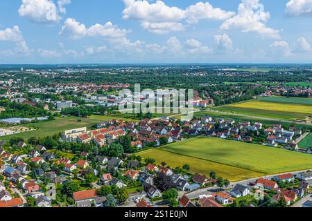 Vista aerea di Stadtbergen sul bordo orientale del Parco naturale delle foreste occidentali di Augusta Foto Stock