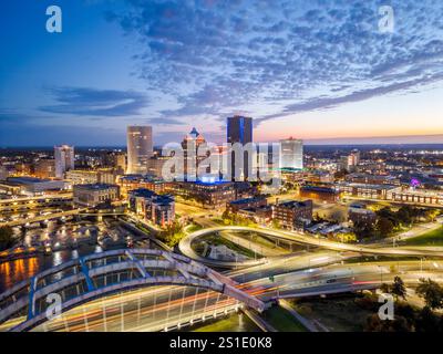 Rochester, New York, Stati Uniti, paesaggio urbano sul fiume Genesee. Foto Stock