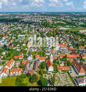 Vista aerea di Stadtbergen sul bordo orientale del Parco naturale delle foreste occidentali di Augusta Foto Stock