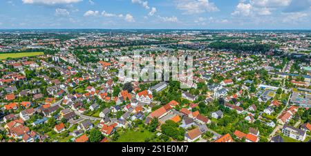 Vista aerea di Stadtbergen sul bordo orientale del Parco naturale delle foreste occidentali di Augusta Foto Stock