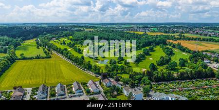 Vista aerea di Stadtbergen sul bordo orientale del Parco naturale delle foreste occidentali di Augusta Foto Stock