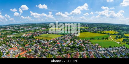 Vista aerea di Stadtbergen sul bordo orientale del Parco naturale delle foreste occidentali di Augusta Foto Stock