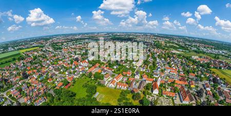 Vista aerea di Stadtbergen sul bordo orientale del Parco naturale delle foreste occidentali di Augusta Foto Stock